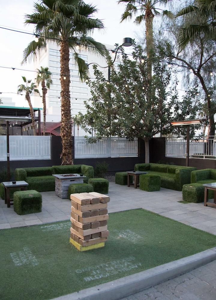 Oasis At Gold Spike (Adults Only) Hotel Лас Вегас Екстериор снимка